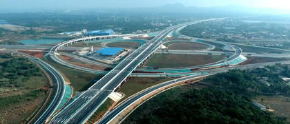 恒大海花島水泥隔離墩加工安裝項目正在進行中